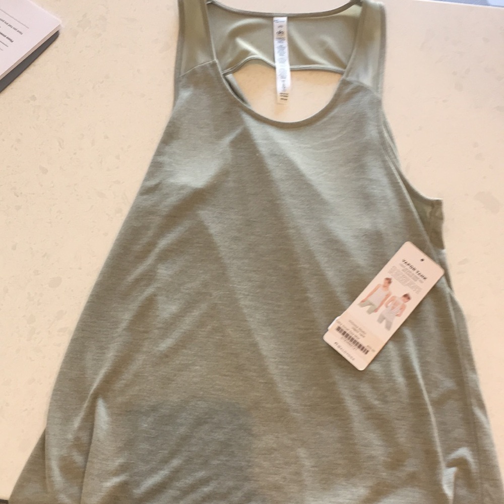 Alo Yoga Sea mist Vapor stank